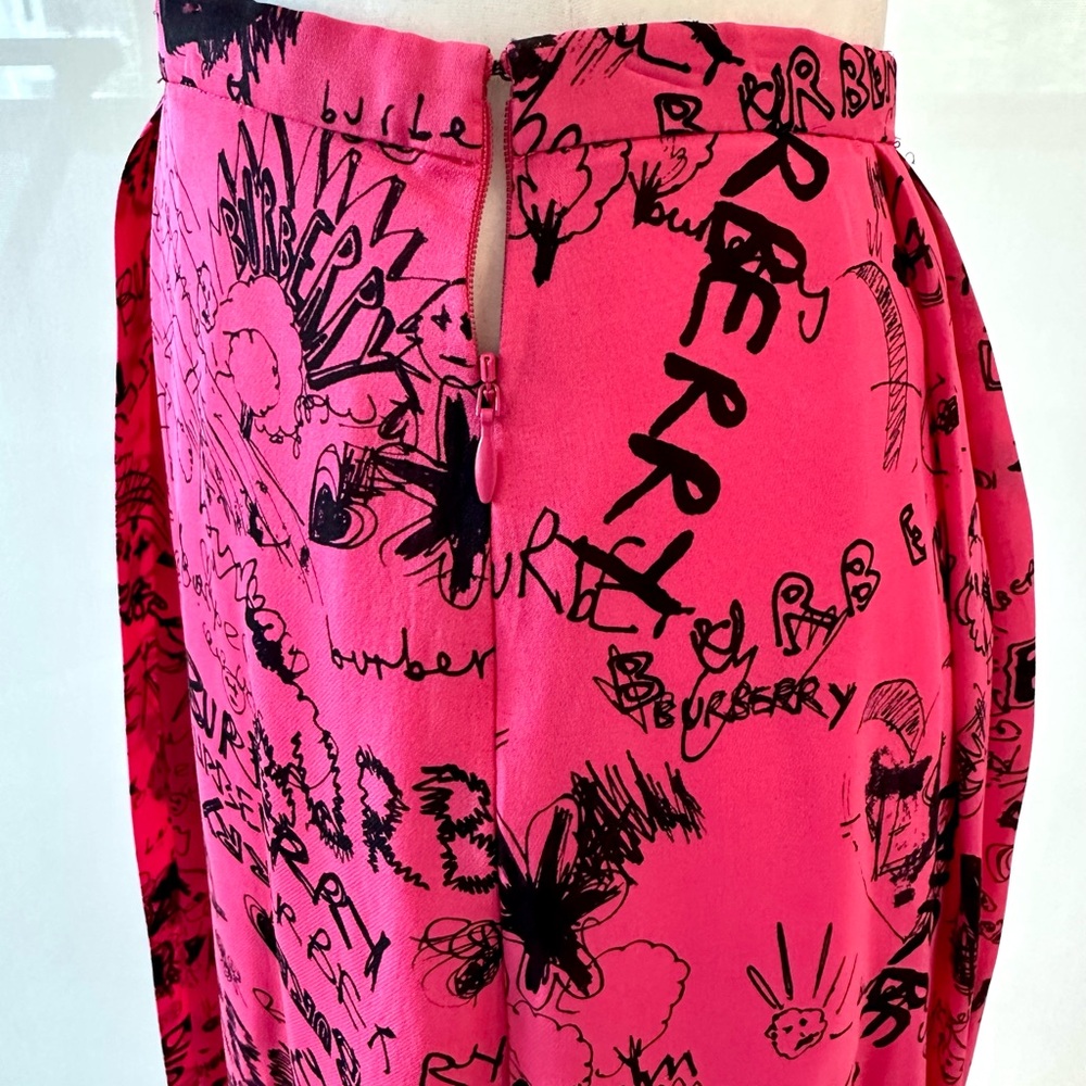Authentic Burberry Vibrant Pink A-Line Skirt with Black Graphic Print - Picture 8 of 16